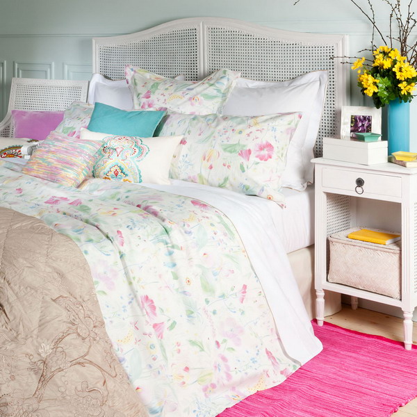 Phòng ngủ tuyệt đẹp nhờ chăn gối in hoa | ảnh 1