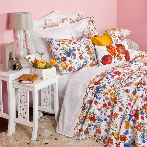 Phòng ngủ tuyệt đẹp nhờ chăn gối in hoa | ảnh 2