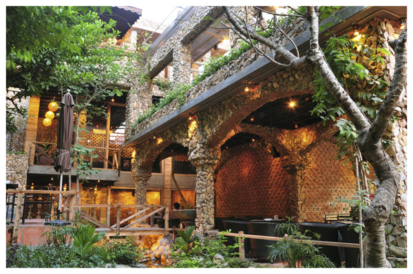 10 quán cafe sân vườn đẹp nức tiếng Sài thành