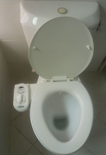 Công ty truyền thông Archi -   Thiết bị vòi phun thông minh cho Toilet nhà bạn